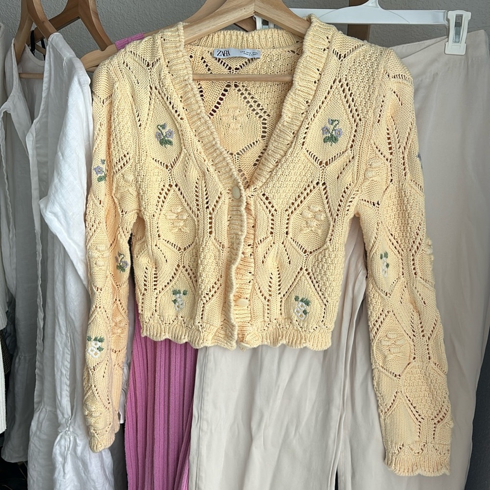 Size small, yellow crochet floral print sweater, 100% cotton, Zara